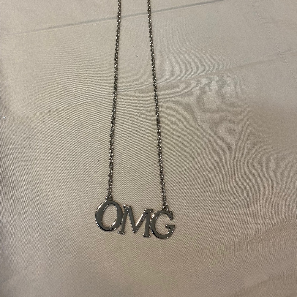 OMG PENDANT NECKLACE - Picture 2 of 3